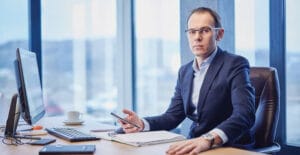 الإدارة الفعّالة: رؤى عملية من خبراء الأعمال