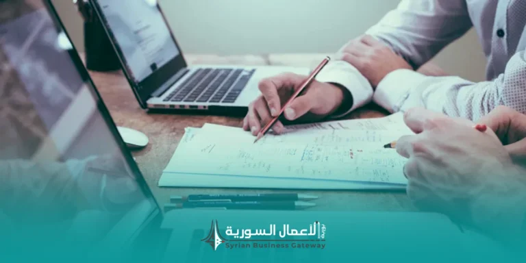 ما الفرق بين الخبير التسويقي ومسؤول التسويق ومقدم الخدمة التسويقية؟
