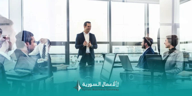 ما الفرق بين خبير الإدارة والمدير التنفيذي والمستشار الإداري؟